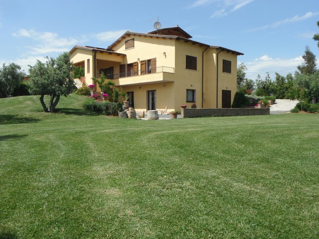 מונטאלטו די קסטרו Locanda Degli Etruschi מראה חיצוני תמונה